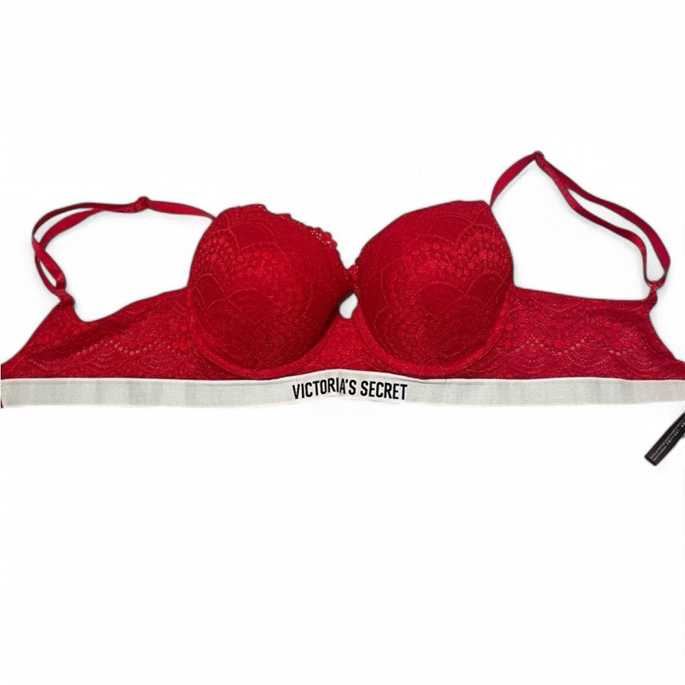 Victoria’s Secret bombshell push-up bra